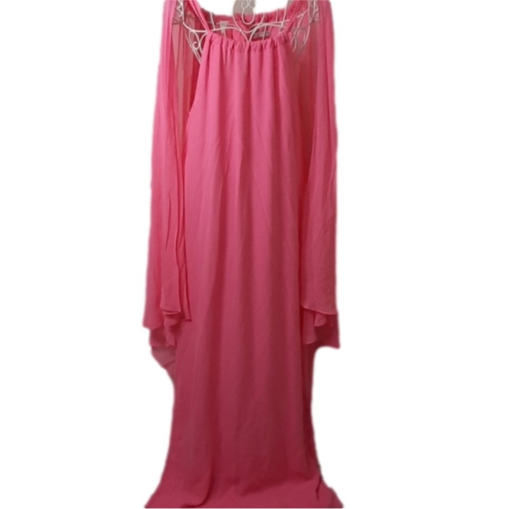 TRINA Turk Dress/Gown
Halter style with attached cape
to cover shoulders.